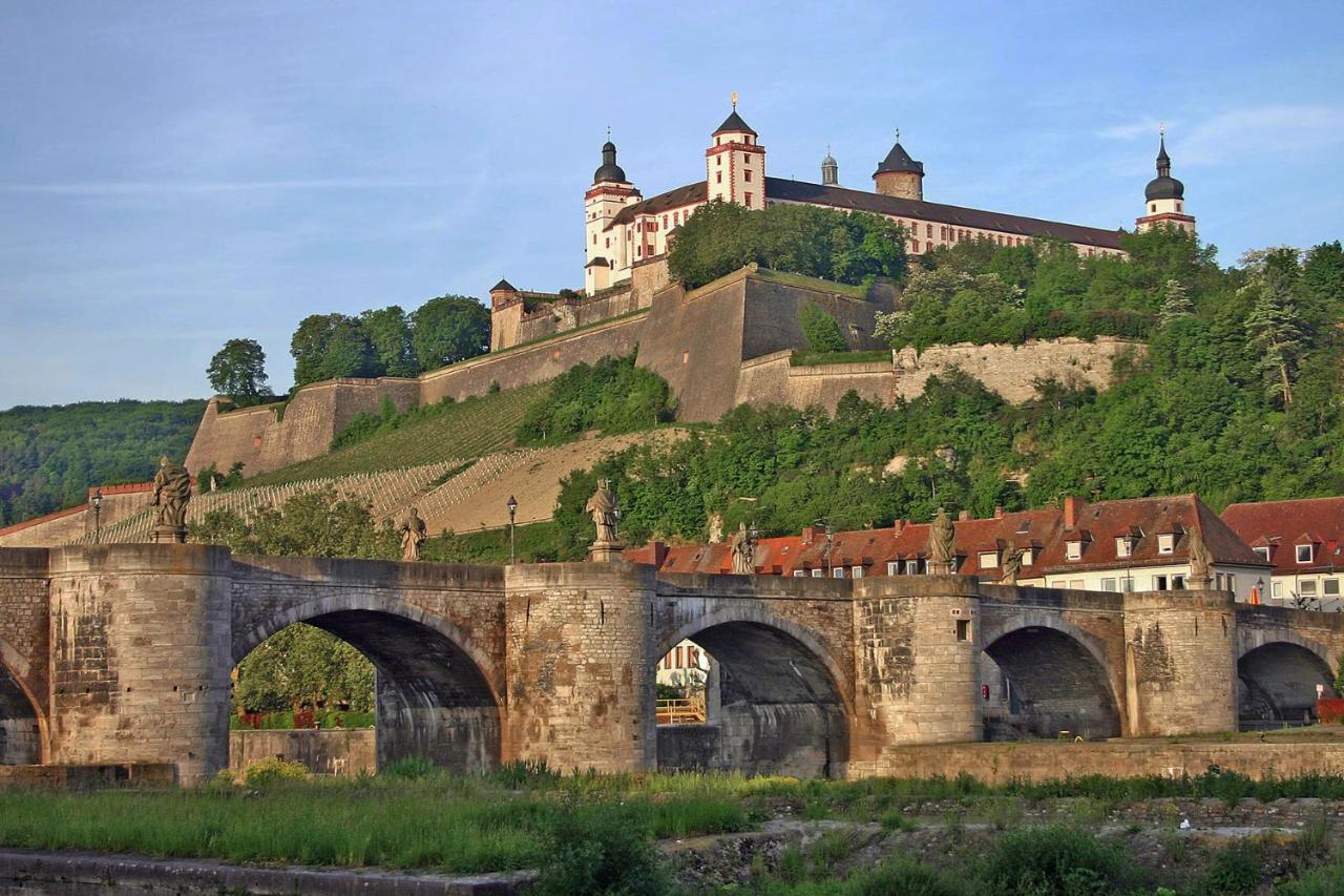 Luxury City Apartment - View Of River And Castle Würzburg Kültér fotó